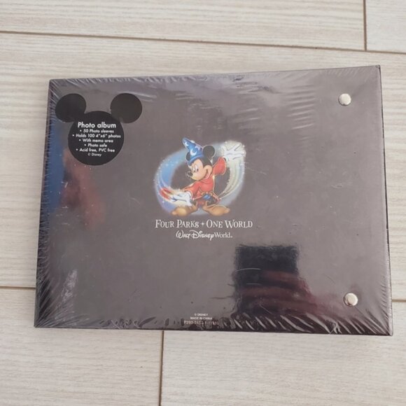 NWT Walt Disney World Four Parks One World Mickey Mouse Family Photo Album 4"x6" - Picture 3 of 6